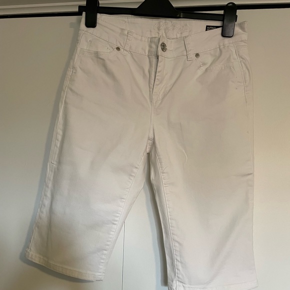 Buffalo Bermuda shorts, white, size 8 - Picture 3 of 4